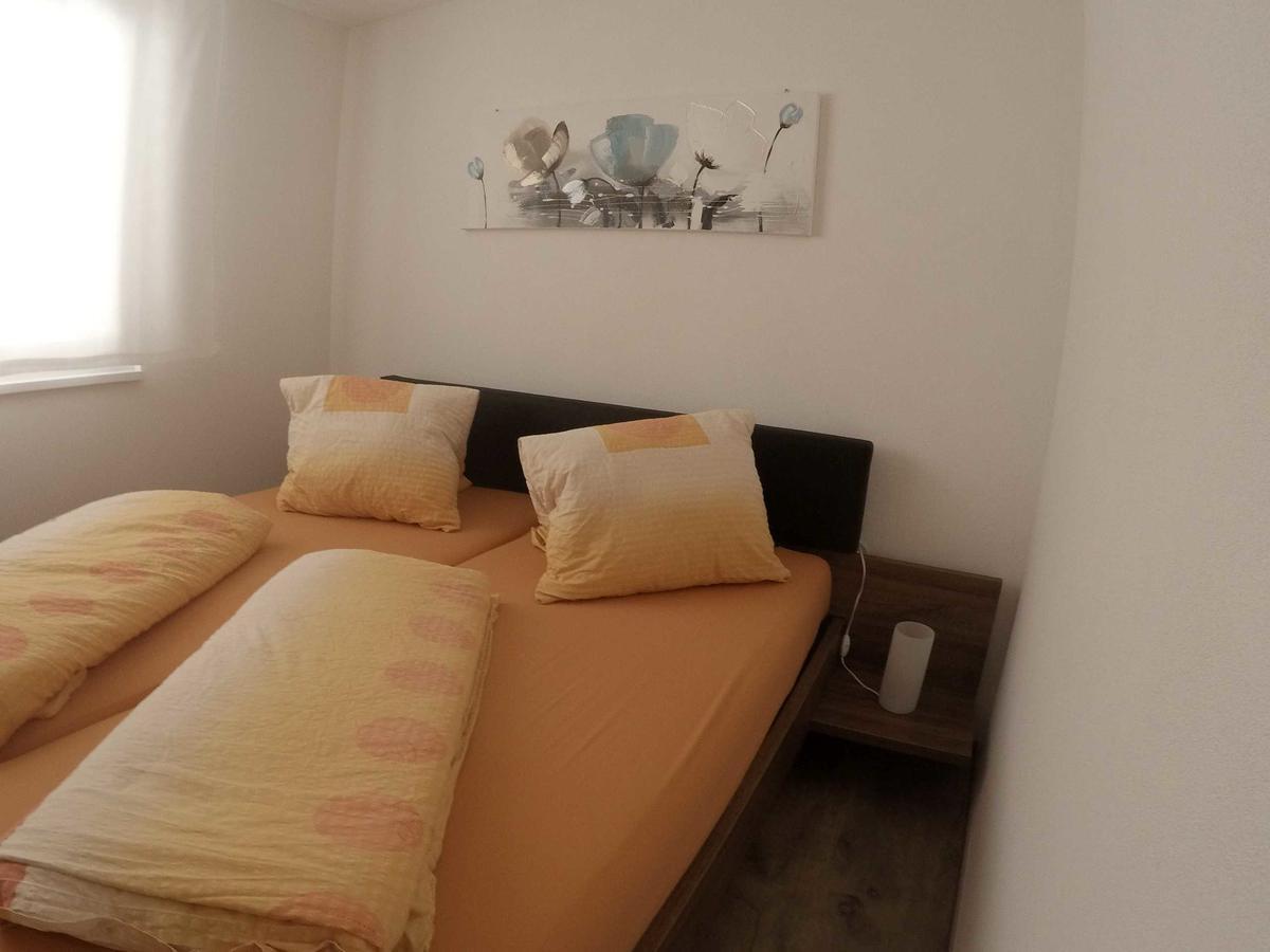 Haus Baracca Apartment Vella ภายนอก รูปภาพ