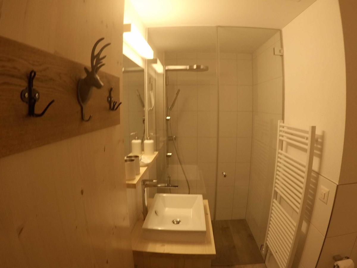 Haus Baracca Apartment Vella ภายนอก รูปภาพ